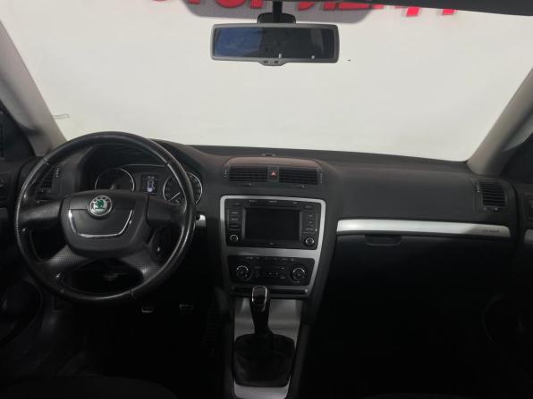 Skoda Octavia II (A5) Рестайлинг с пробегом 2013 года, цена 1 120 000 рублей, 211111 км, универсал, Автокод Объявления