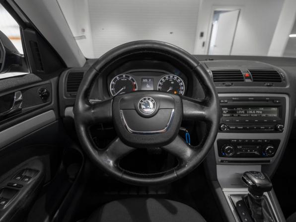 Skoda Octavia II (A5) Рестайлинг с пробегом 2012 года, цена 745 000 рублей, 298300 км, лифтбек, Автокод Объявления