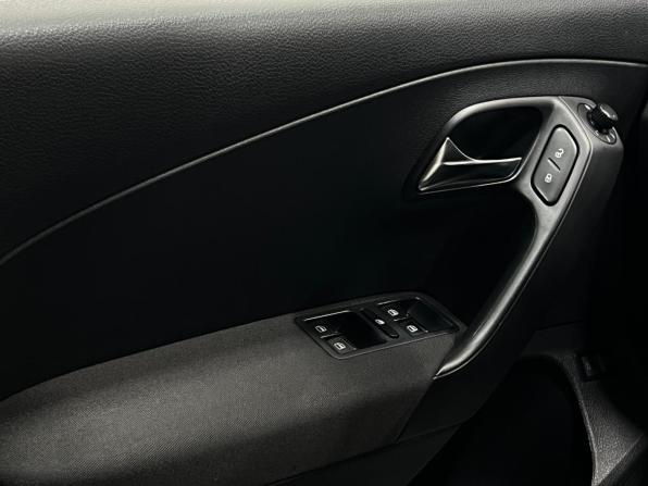 Volkswagen Polo V с пробегом 2014 года, цена 1 030 000 рублей, 107281 км, седан, Автокод Объявления