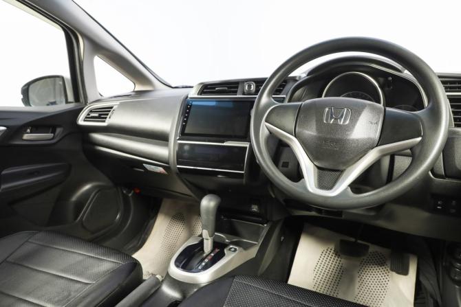 Honda Fit III Рестайлинг с пробегом 2017 года, цена 1 219 000 рублей, 114000 км, хэтчбек, Автокод Объявления