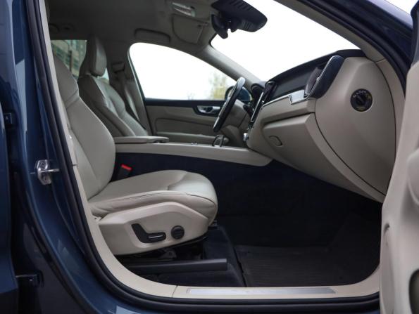 Volvo XC60 II Рестайлинг с пробегом 2021 года, цена 4 399 000 рублей, 101000 км, внедорожник, Автокод Объявления