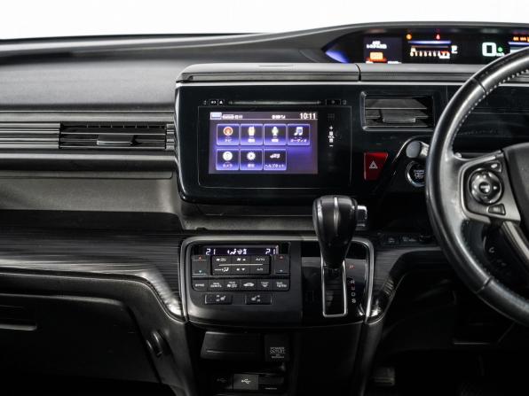 Honda Stepwgn V с пробегом 2015 года, цена 1 850 000 рублей, 156602 км, минивэн, Автокод Объявления