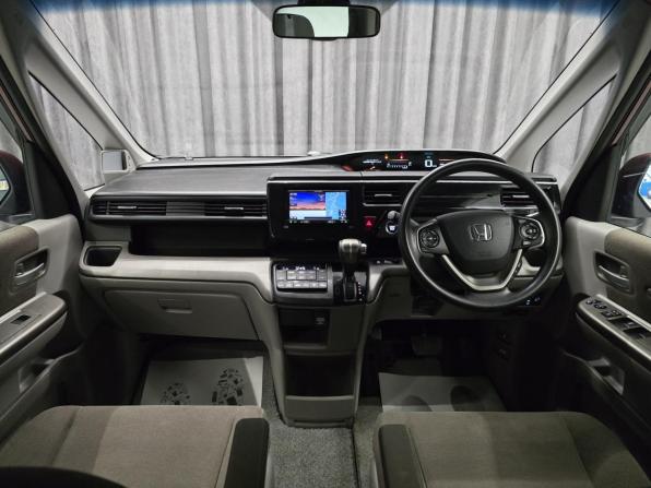 Honda Stepwgn V с пробегом 2016 года, цена 1 449 000 рублей, 184000 км, минивэн, Автокод Объявления