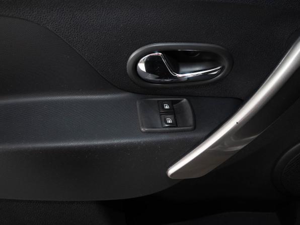 Renault Sandero II с пробегом 2015 года, цена 955 000 рублей, 140000 км, хэтчбек, Автокод Объявления