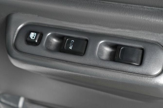Suzuki Jimny III Рестайлинг 1 с пробегом 2008 года, цена 1 269 000 рублей, 89000 км, внедорожник, Автокод Объявления