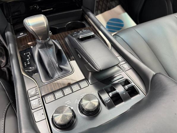 Lexus LX III Рестайлинг 2 с пробегом 2019 года, цена 7 999 000 рублей, 120000 км, внедорожник, Автокод Объявления