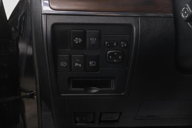 Toyota Land Cruiser 200 Series Рестайлинг 2 с пробегом 2015 года, цена 4 619 000 рублей, 211000 км, внедорожник, Автокод Объявления
