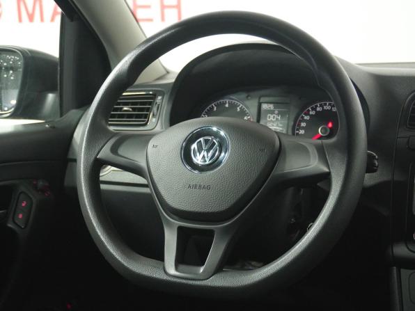 Volkswagen Polo V Рестайлинг с пробегом 2018 года, цена 1 047 000 рублей, 68427 км, седан, Автокод Объявления