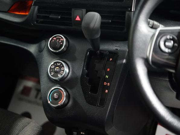 Toyota Sienta II Рестайлинг с пробегом 2021 года, цена 1 550 000 рублей, 120219 км, компактвэн, Автокод Объявления