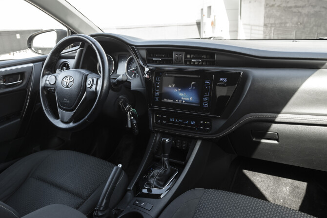 Toyota Corolla XI (E160 E170 E180) Рестайлинг 1 с пробегом 2016 года, цена 1 686 000 рублей, 77800 км, седан, Автокод Объявления