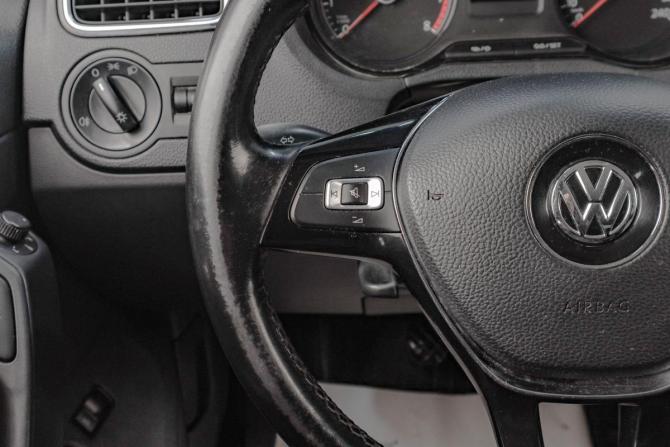 Volkswagen Polo V Рестайлинг с пробегом 2017 года, цена 979 000 рублей, 214000 км, седан, Автокод Объявления