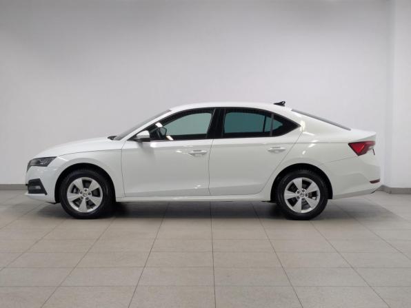Skoda Octavia IV (A8) с пробегом 2021 года, цена 2 410 000 рублей, 39440 км, лифтбек, Автокод Объявления