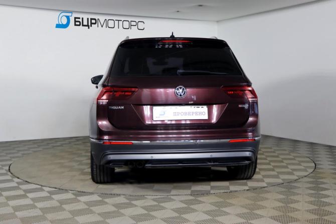 Volkswagen Tiguan II с пробегом 2018 года, цена 2 599 990 рублей, 147482 км, внедорожник, Автокод Объявления