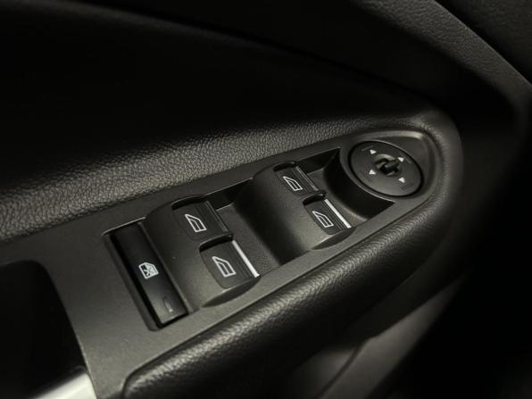 Ford Kuga II Рестайлинг с пробегом 2017 года, цена 1 450 000 рублей, 112302 км, внедорожник, Автокод Объявления