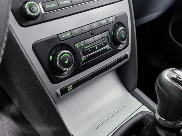 Skoda Octavia II (A5) Рестайлинг с пробегом 2012 года, цена 755 000 рублей, 215172 км, лифтбек, Автокод Объявления