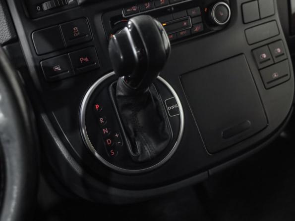 Volkswagen Multivan T5 Рестайлинг с пробегом 2011 года, цена 2 299 000 рублей, 252370 км, минивэн, Автокод Объявления