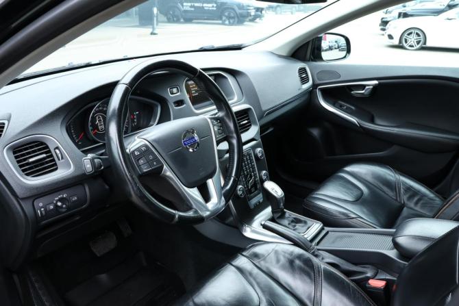 Volvo V40 Cross Country I с пробегом 2013 года, цена 1 348 000 рублей, 216000 км, хэтчбек, Автокод Объявления