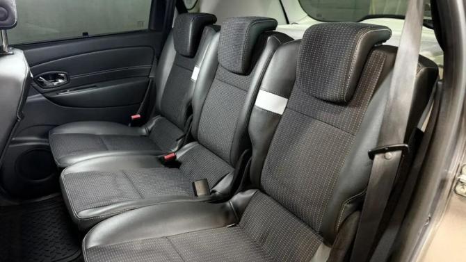 Renault Scenic III Рестайлинг с пробегом 2012 года, цена 790 000 рублей, 215000 км, минивэн, Автокод Объявления