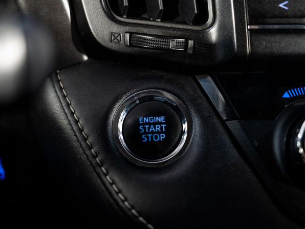 Toyota RAV4 IV (XA40) с пробегом 2015 года, цена 2 320 000 рублей, 174189 км, внедорожник, Автокод Объявления