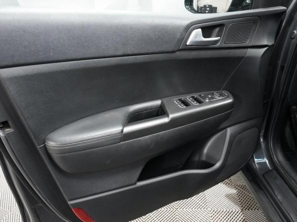 Kia Sportage IV Рестайлинг с пробегом 2018 года, цена 2 233 000 рублей, 128000 км, внедорожник, Автокод Объявления