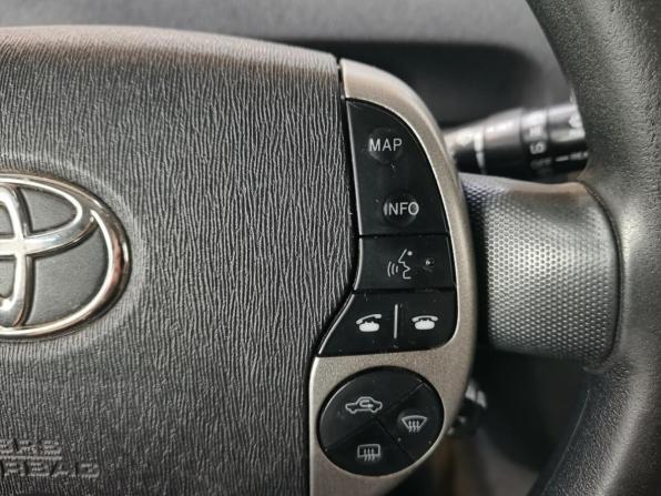 Toyota Prius II Рестайлинг (XW20) с пробегом 2006 года, цена 750 000 рублей, 201955 км, лифтбек, Автокод Объявления