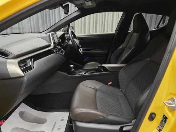 Toyota C-HR I с пробегом 2017 года, цена 2 100 000 рублей, 57000 км, внедорожник, Автокод Объявления