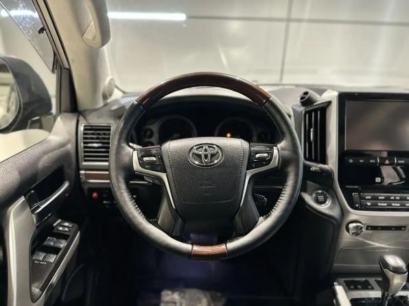 Toyota Land Cruiser 200 Series Рестайлинг 2 с пробегом 2015 года, цена 4 699 000 рублей, 220000 км, внедорожник, Автокод Объявления