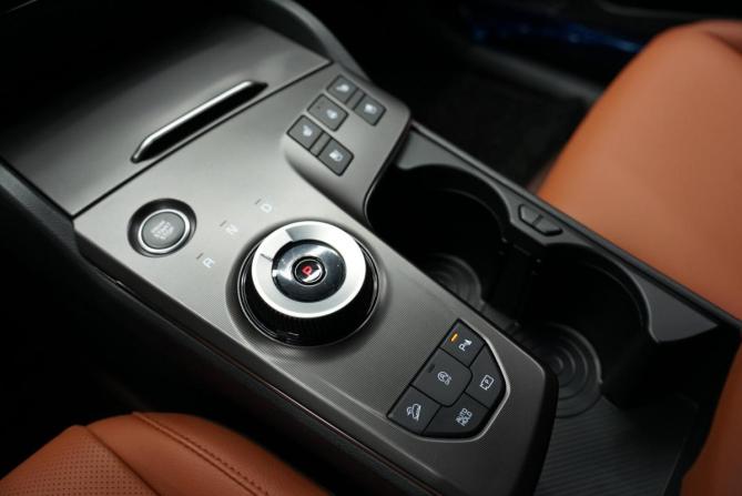 Kia Sportage V Рестайлинг с пробегом 2025 года, цена 4 600 000 рублей, 5000 км, внедорожник, Автокод Объявления