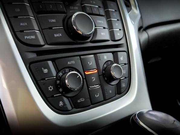 Opel Astra J Рестайлинг с пробегом 2013 года, цена 1 200 000 рублей, 53125 км, хэтчбек, Автокод Объявления