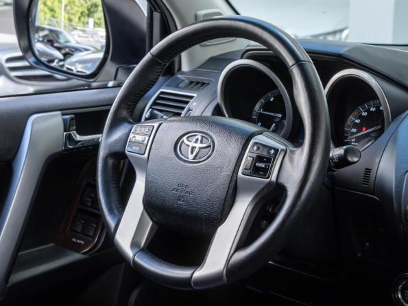 Toyota Land Cruiser Prado 150 Series Рестайлинг 1 с пробегом 2016 года, цена 3 930 000 рублей, 201481 км, внедорожник, Автокод Объявления
