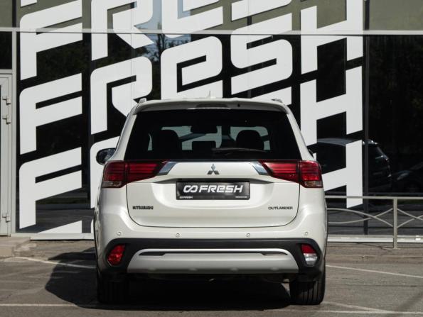 Mitsubishi Outlander III Рестайлинг 3 с пробегом 2018 года, цена 2 000 000 рублей, 128521 км, внедорожник, Автокод Объявления