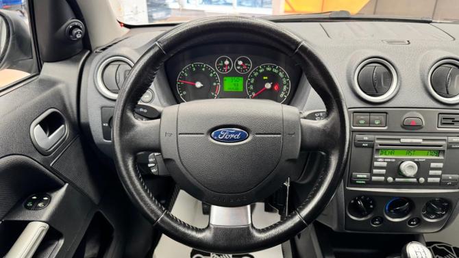 Ford Fusion I Рестайлинг с пробегом 2006 года, цена 375 000 рублей, 143500 км, хэтчбек, Автокод Объявления