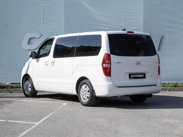 Hyundai H-1 II Рестайлинг с пробегом 2018 года, цена 2 890 000 рублей, 120311 км, минивэн, Автокод Объявления