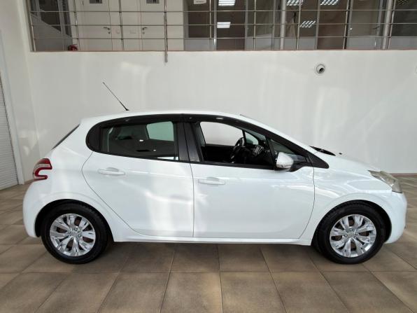 Peugeot 208 I с пробегом 2013 года, цена 800 000 рублей, 135000 км, хэтчбек, Автокод Объявления