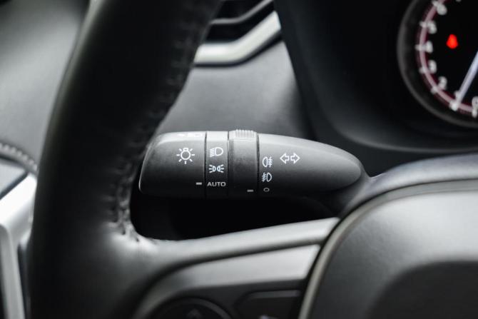 Toyota RAV4 V (XA50) с пробегом 2021 года, цена 3 635 000 рублей, 79982 км, внедорожник, Автокод Объявления