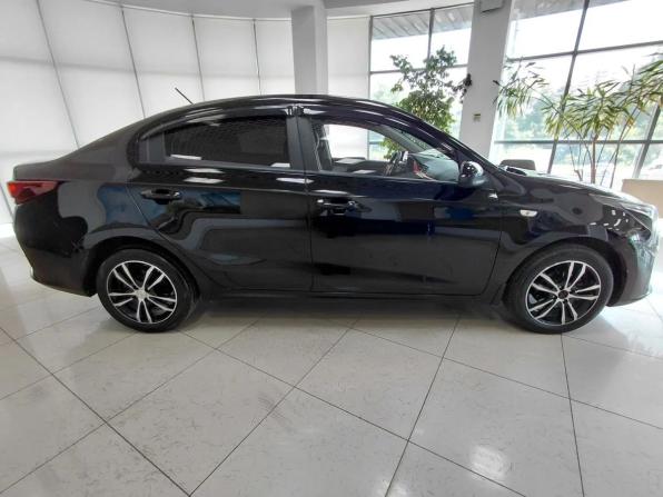 Kia Rio IV Рестайлинг с пробегом 2021 года, цена 1 800 000 рублей, 73000 км, седан, Автокод Объявления