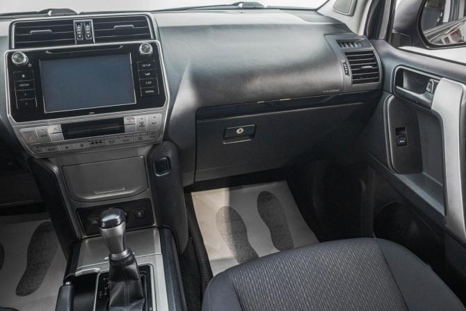Toyota Land Cruiser Prado 150 Series Рестайлинг 2 с пробегом 2018 года, цена 4 799 000 рублей, 117000 км, внедорожник, Автокод Объявления