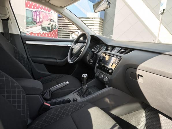 Skoda Octavia III (A7) Рестайлинг с пробегом 2019 года, цена 1 412 000 рублей, 184220 км, лифтбек, Автокод Объявления