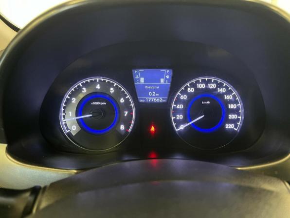 Hyundai Solaris I с пробегом 2013 года, цена 400 000 рублей, 177562 км, седан, Автокод Объявления