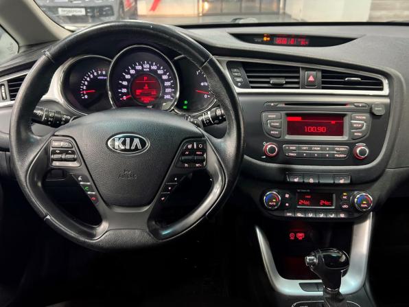 Kia Ceed II Рестайлинг с пробегом 2017 года, цена 1 550 000 рублей, 64605 км, хэтчбек, Автокод Объявления