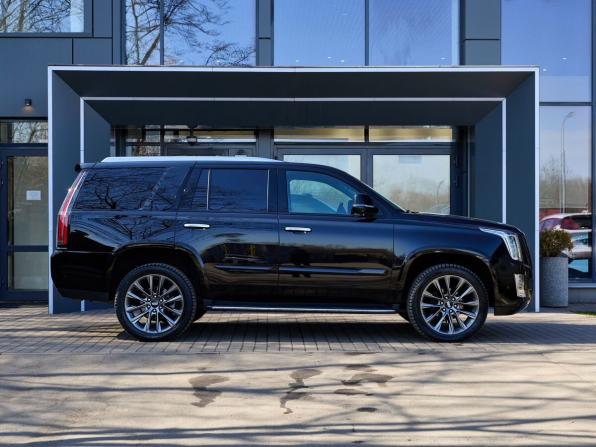 Cadillac Escalade IV с пробегом 2019 года, цена 5 350 000 рублей, 95850 км, внедорожник, Автокод Объявления