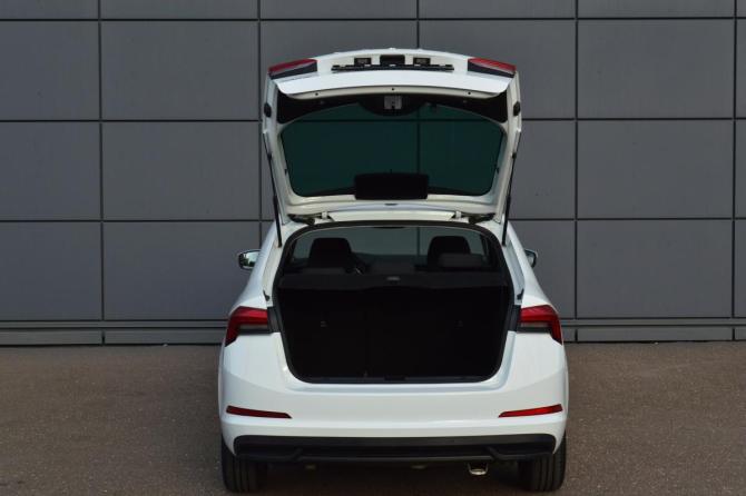Skoda Rapid II с пробегом 2022 года, цена 1 650 000 рублей, 53007 км, лифтбек, Автокод Объявления