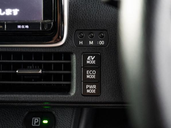 Toyota Noah III (R80) Рестайлинг с пробегом 2017 года, цена 1 970 000 рублей, 147099 км, минивэн, Автокод Объявления
