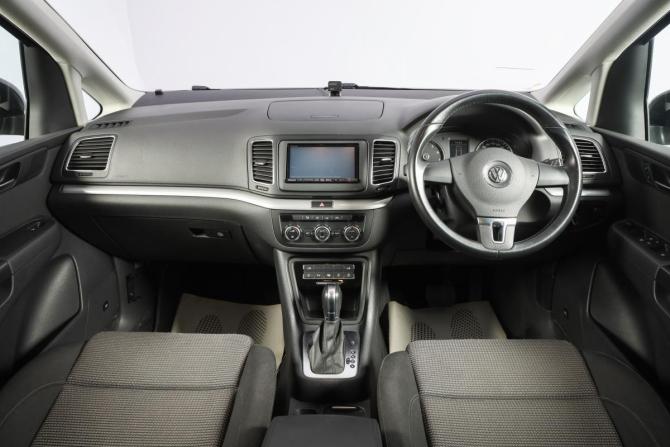 Volkswagen Sharan II с пробегом 2013 года, цена 1 399 000 рублей, 90000 км, минивэн, Автокод Объявления