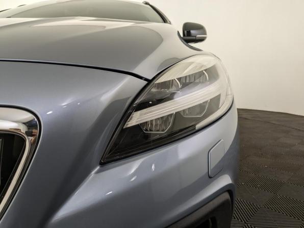 Volvo V40 II Рестайлинг с пробегом 2019 года, цена 2 260 000 рублей, 28752 км, хэтчбек, Автокод Объявления
