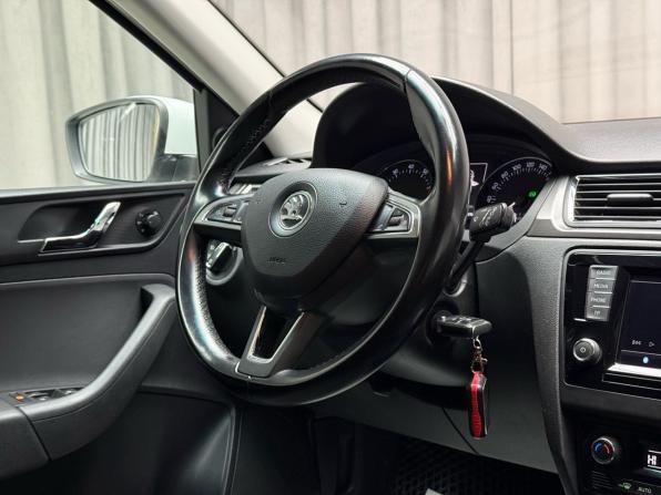 Skoda Rapid I с пробегом 2015 года, цена 1 199 000 рублей, 174696 км, лифтбек, Автокод Объявления