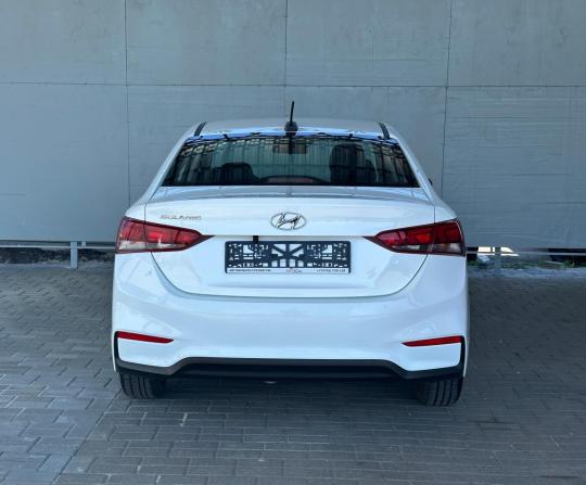 Hyundai Solaris II с пробегом 2018 года, цена 990 000 рублей, 159000 км, седан, Автокод Объявления