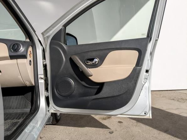Renault Logan II с пробегом 2018 года, цена 899 000 рублей, 96981 км, седан, Автокод Объявления