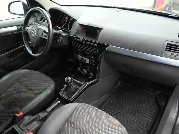 Opel Astra H Рестайлинг с пробегом 2011 года, цена 699 900 рублей, 130000 км, седан, Автокод Объявления