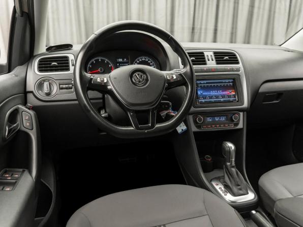 Volkswagen Polo V Рестайлинг с пробегом 2016 года, цена 1 440 000 рублей, 102869 км, седан, Автокод Объявления